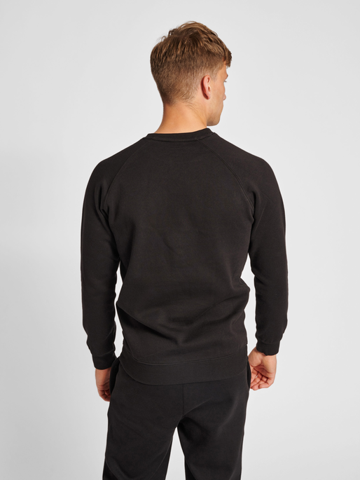 hmlRED CLASSIC SWEATSHIRT, BLACK, model