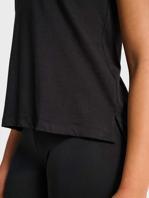 hmlYOGA CANJA LOOSE TOP, BLACK, model
