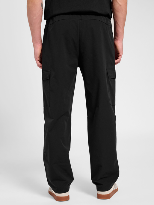 hmlTECH PANTS, BLACK, model