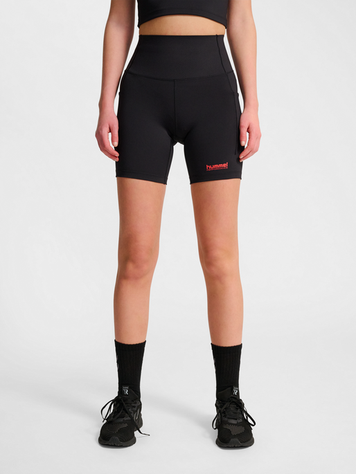 hmlHIIT INTENSITY HW SHORT TIGHTS, BLACK, model