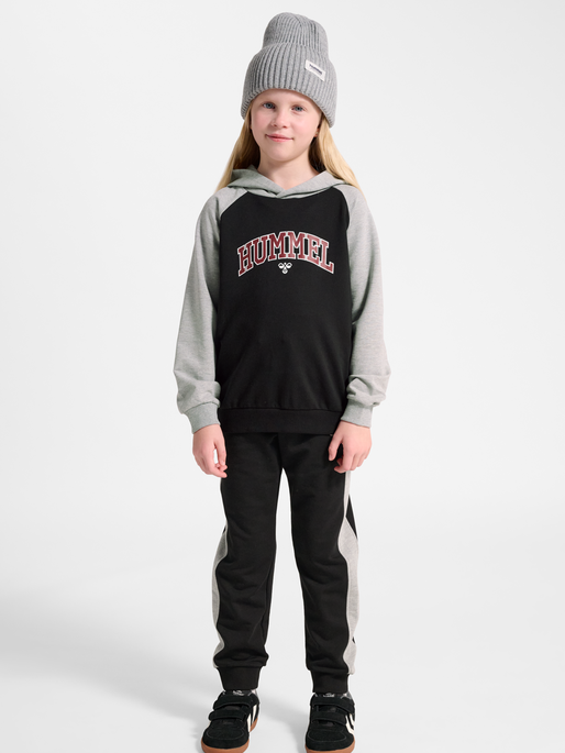 hmlESSEN HOODIE, BLACK, model