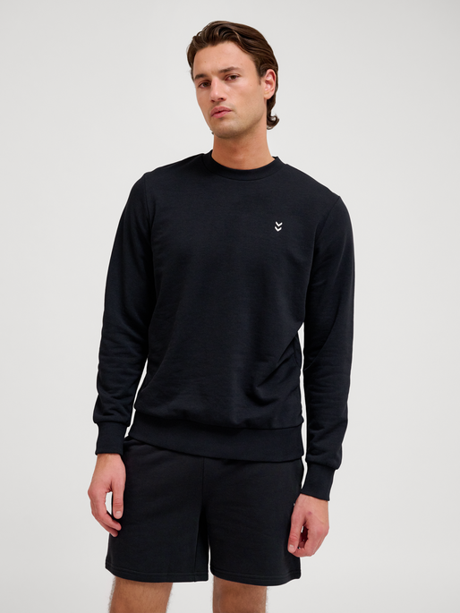hmlPULSE SWEAT CREWNECK, BLACK, model