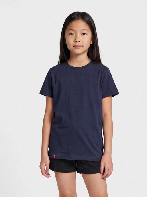 hmlRED BASIC T-SHIRT S/S KIDS, MARINE, model