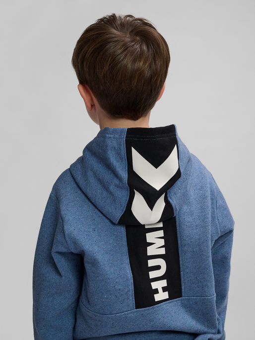 hmlSPARK HOODIE, CORONET BLUE, model