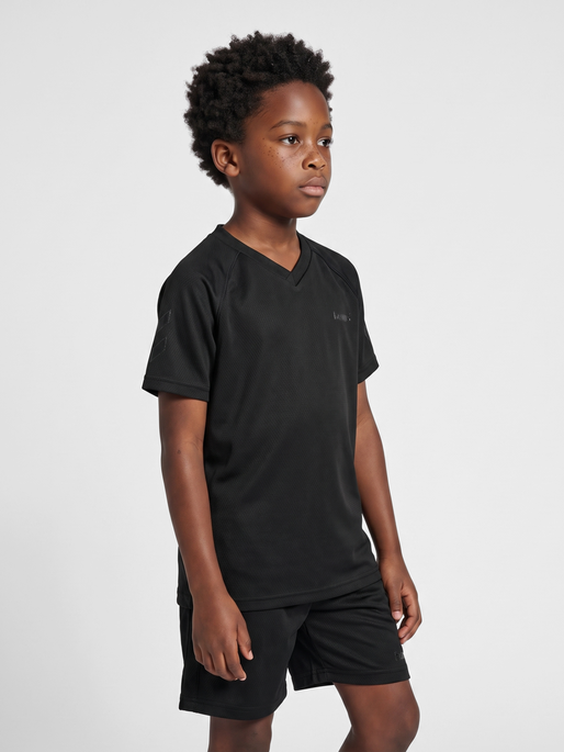 hmlJR REG ACTIVE T-SHIRT S/S, BLACK, model