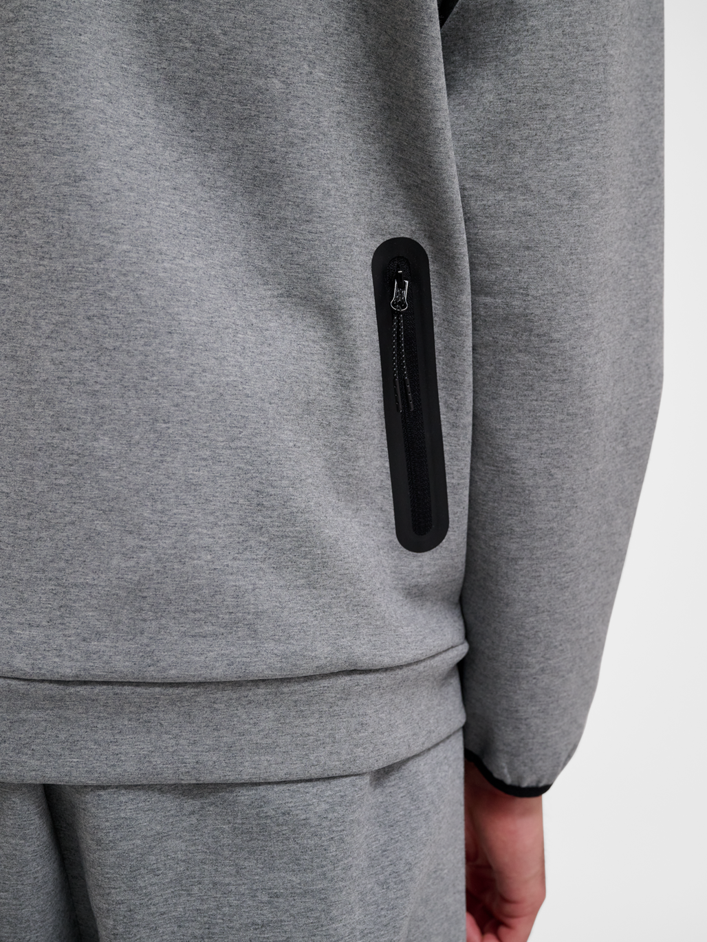 hmlTECH FLEECE REGULAR ZIP HOODIE, 2006, model