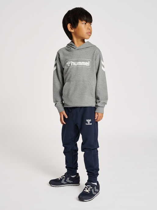 hmlBOX HOODIE, MEDIUM MELANGE, model