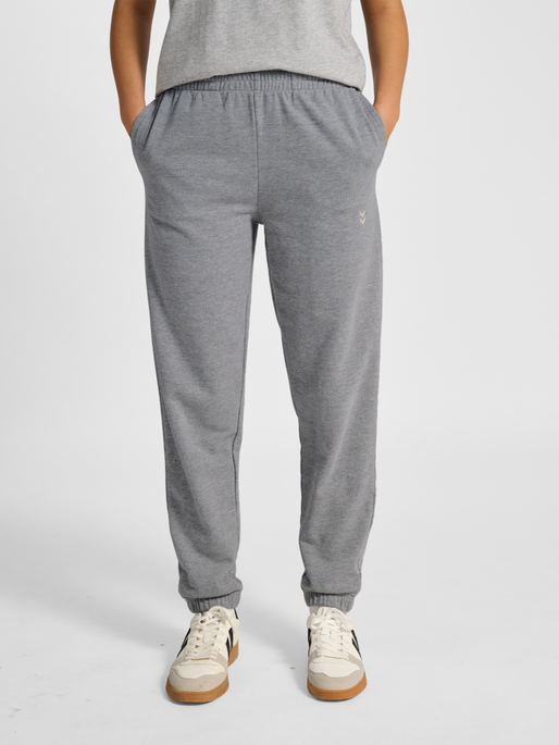 hmlPULSE W SWEAT PANTS, GREY MELANGE, model