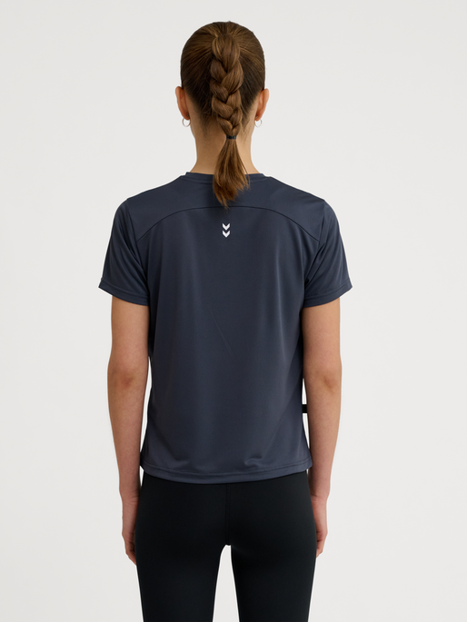 hmlPULSE WORKOUT W T-SHIRT S/S, EBONY, model