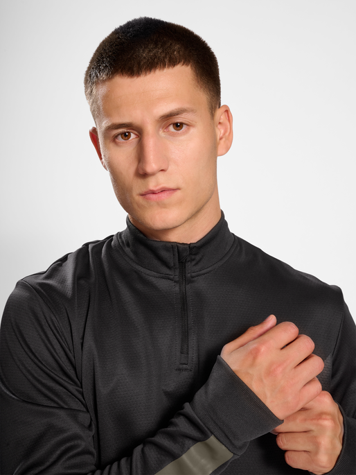 hmlACTIVE PL HALF ZIP, OBSIDIAN/OLIVE NIGHT, model
