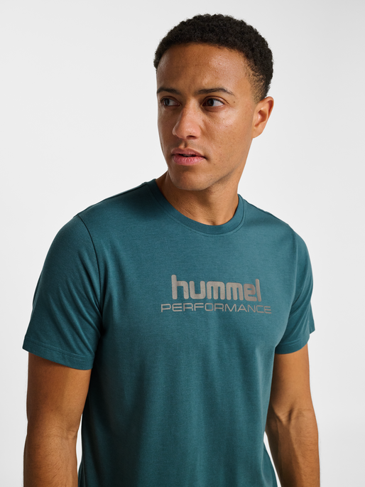 hmlPULSE GRAPHIC T-SHIRT S/S, BALSAM, model
