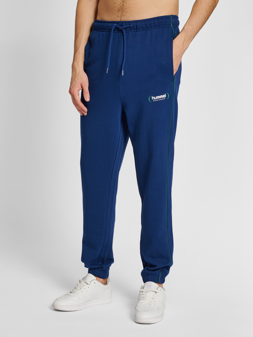 hmlLGC RYAN SWEATPANTS, ESTATE BLUE, model