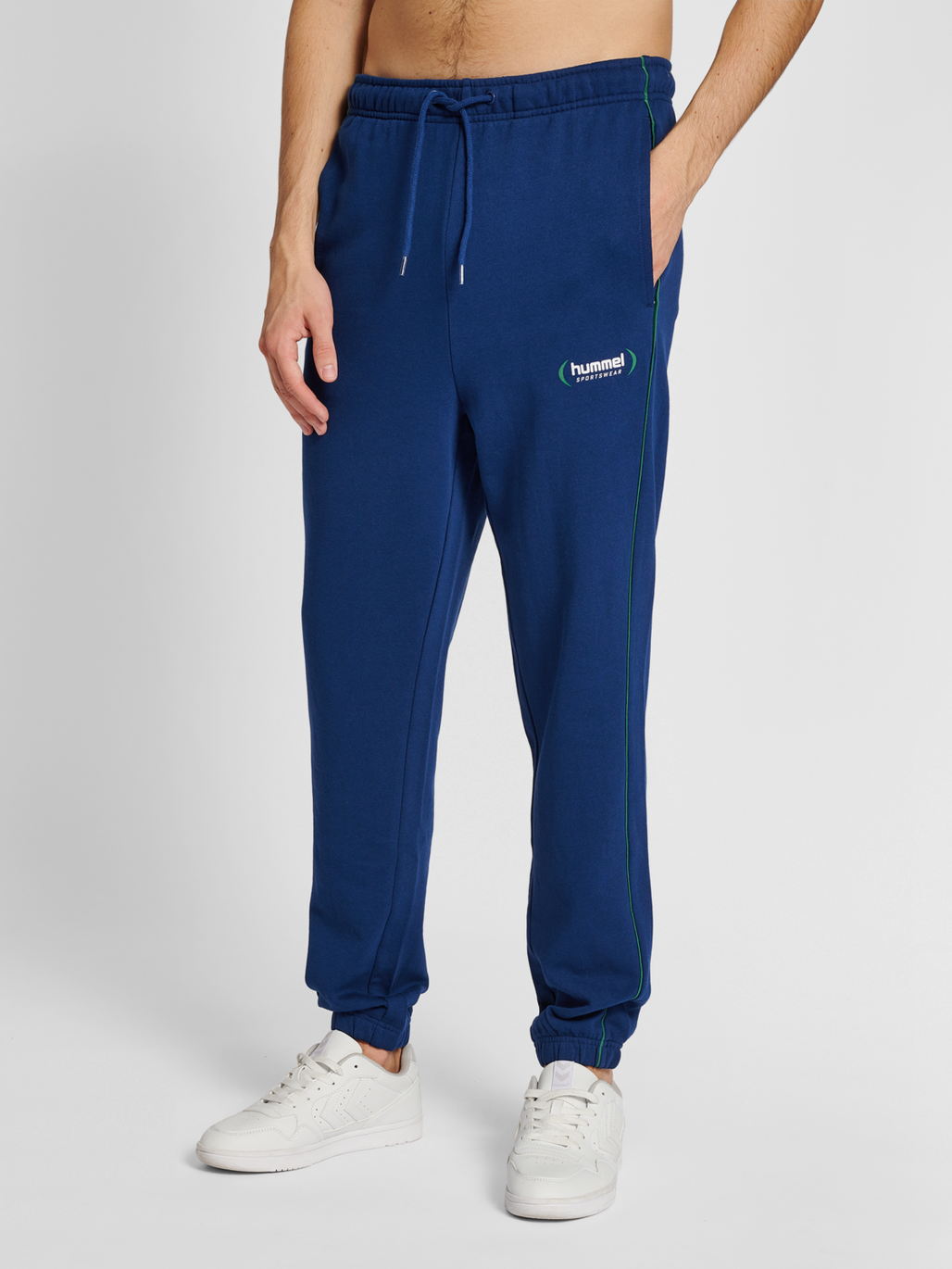 hmlLGC RYAN SWEATPANTS, ESTATE BLUE, model