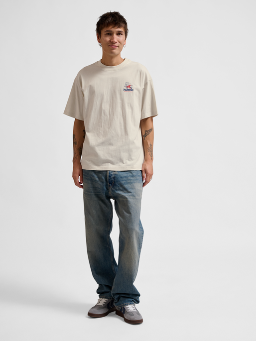 hmlLOOSE T-SHIRT S/S HEADBALL, TOFU, model