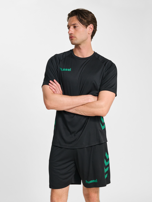 hmlPROMO SET, BLACK/VERDANT GREEN, model
