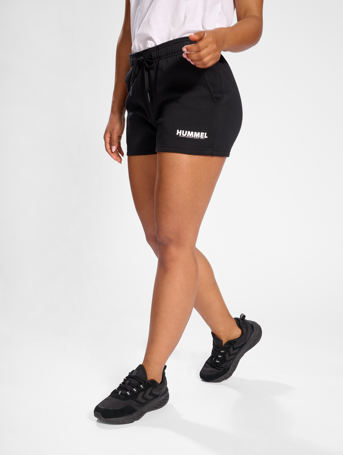 hmlLEGACY WOMAN SHORTS, BLACK, model
