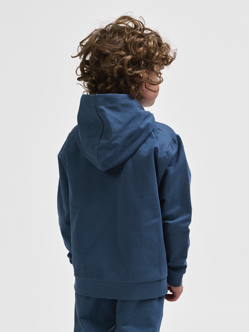 hmlTUKAS HOODIE, BERING SEA, model