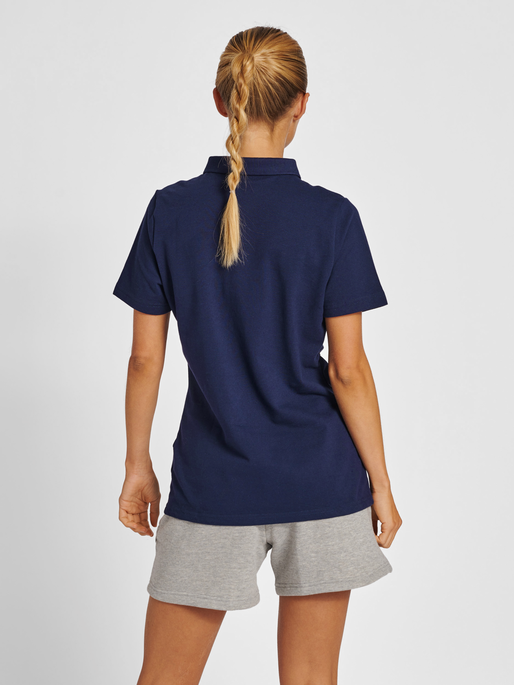 hmlRED CLASSIC POLO WOMAN, MARINE, model
