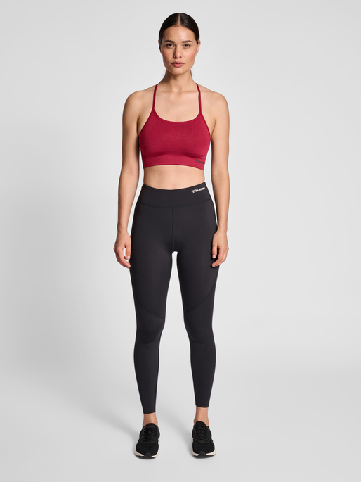 hmlTIFFY SEAMLESS SPORTS TOP, CABERNET, model