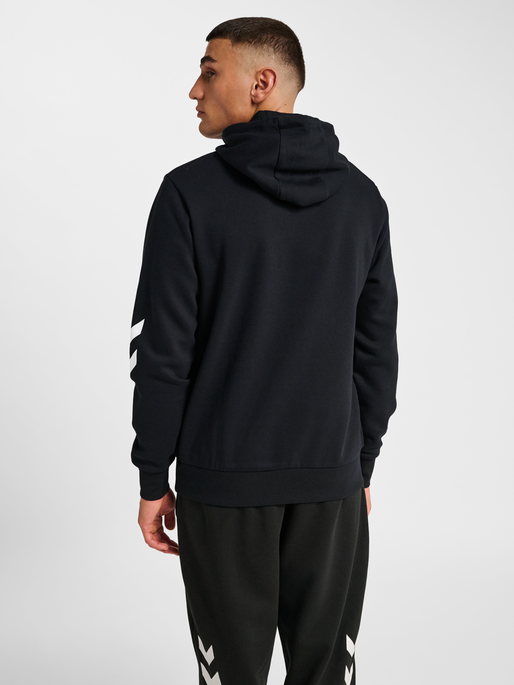 hmlLEGACY 2.0 HOODIE, BLACK, model