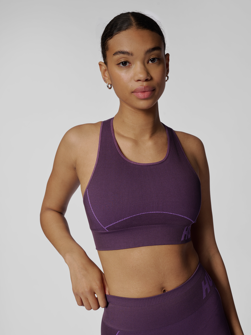 hmlTE CHRISTEL SEAMLESS SPORTS TOP, PLUM PERFECT/BELLFLOWER MELAN, model