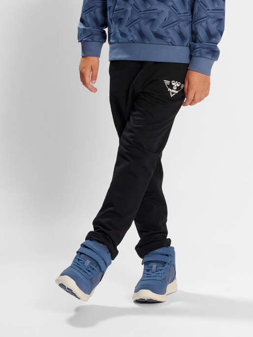 hmlGAIL PANTS, 2001, model
