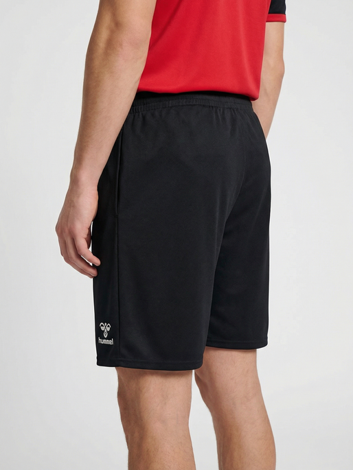 hmlESSENTIAL SHORTS, BLACK, model
