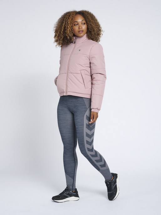 hmlSUKI PUFF JACKET, 4852, model