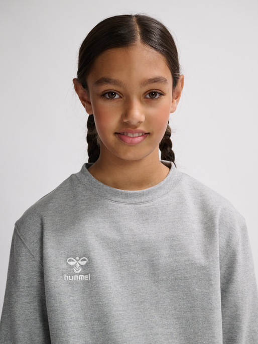 hmlGO 2.0 SWEATSHIRT KIDS, GREY MELANGE, model