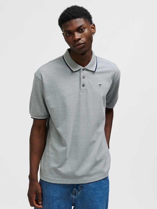 hmlLOOSE POLO SHIRT S/S BEE, GREY MELANGE, model