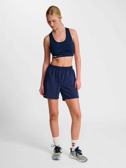 hmlPULSE LIGHT SUPPORT BRA, DRESS BLUES, model