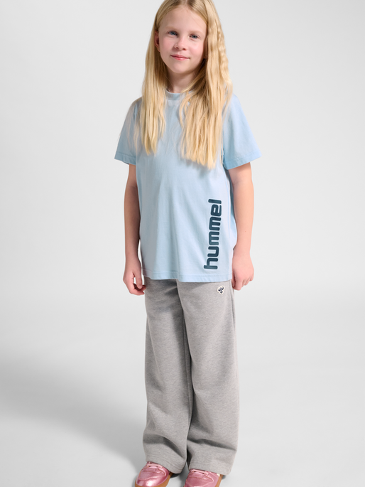 hmlJR REG GRAPHIC T-SHIRT S/S, SKYWAY/DRESS BLUE, model