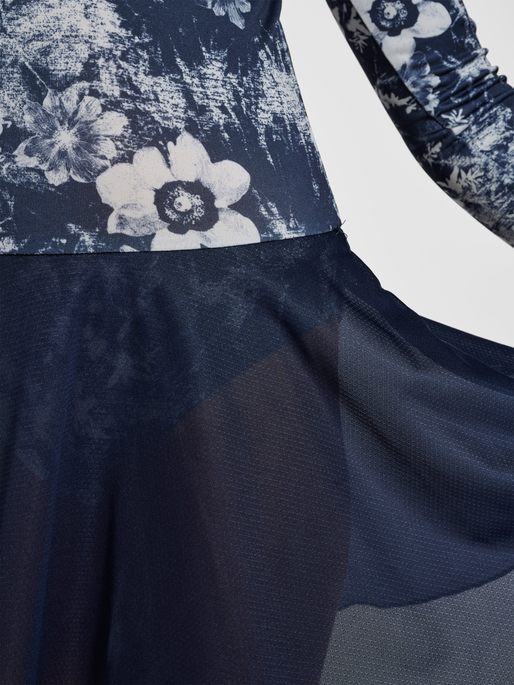 hmlFREJA GYMSUIT, BLACK IRIS, model