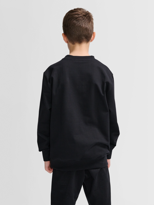 hmlGO 2.0 SWEATSHIRT KIDS, BLACK, model