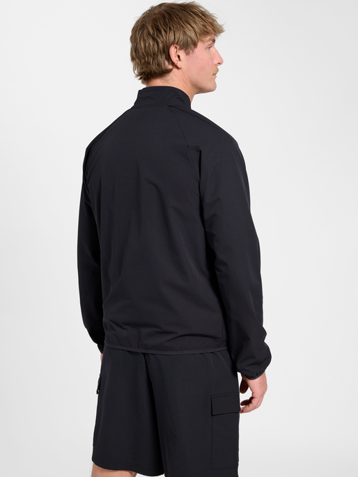 hmlTECH JACKET, BLACK, model