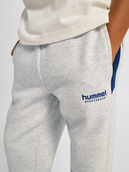 hmlJR LOOSE BLOCKED SWEATPANT, LIGHT GREY MELANGE, model