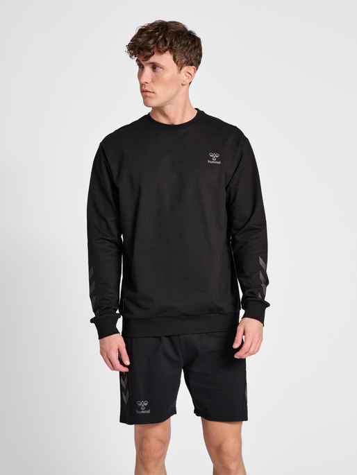 hmlOFFGRID COTTON SWEATSHIRT, JET BLACK, model