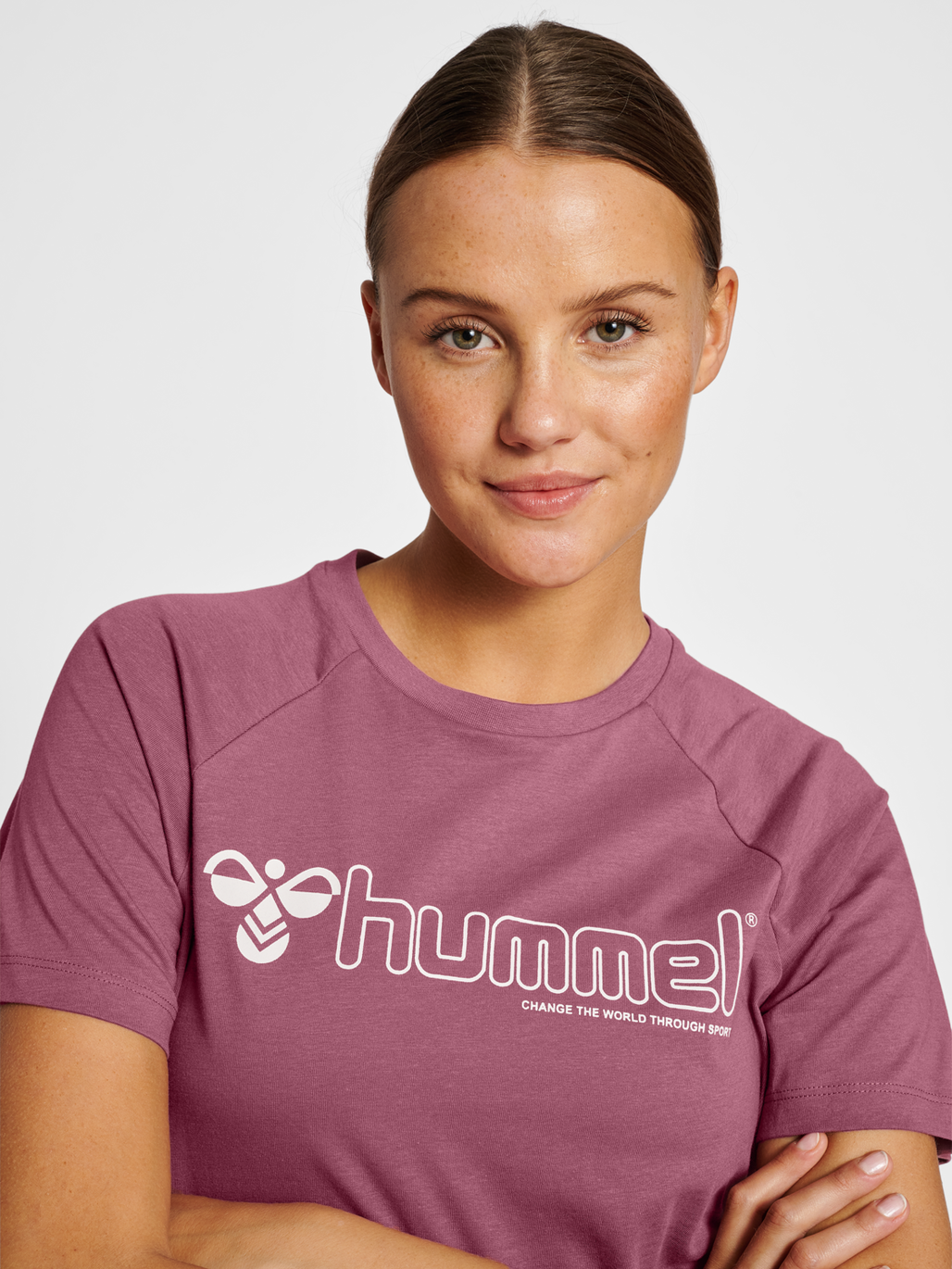 hmlNONI 2.0 T-SHIRT, RENAISSANCE ROSE, model