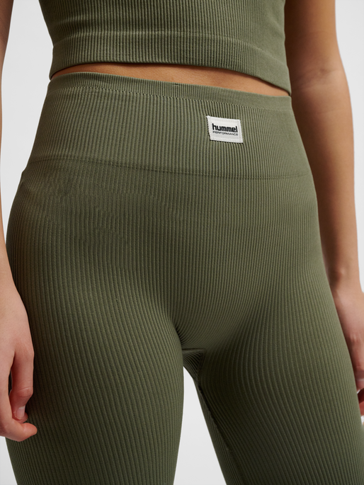 hmlPULSE SEAMLESS RIB MW TIGHTS, DUSTY OLIVE, model