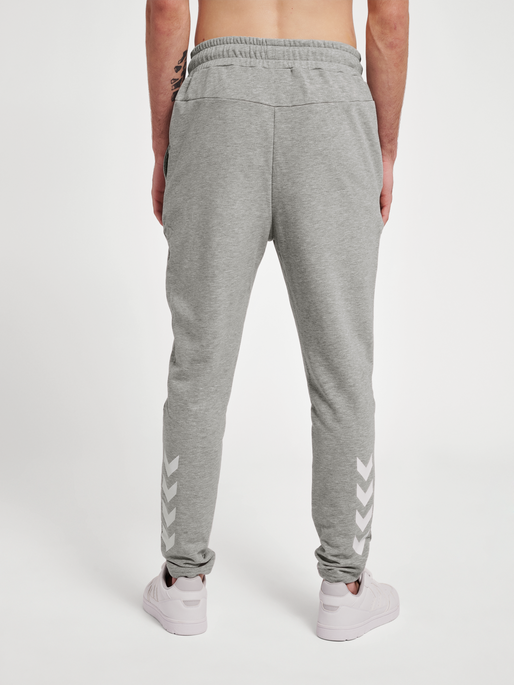 hmlISAM 2.0 TAPERED PANTS, GREY MELANGE, model