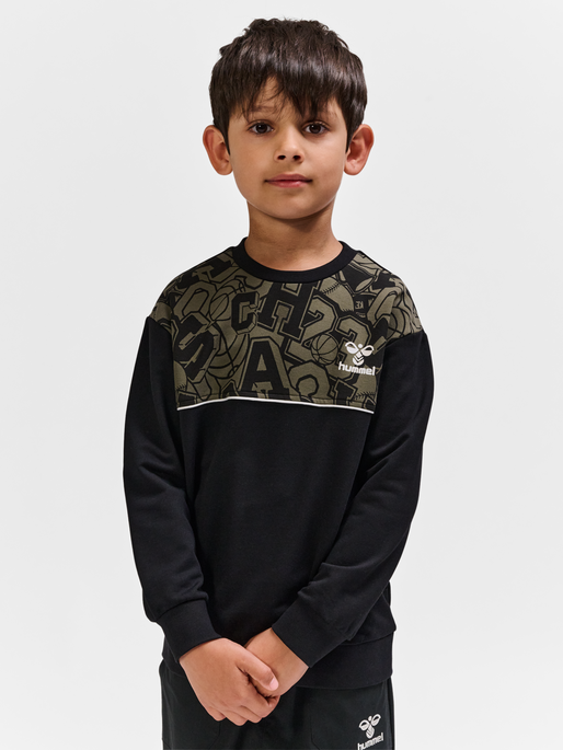 hmlMOLT SWEATSHIRT, DUSTY OLIVE, model