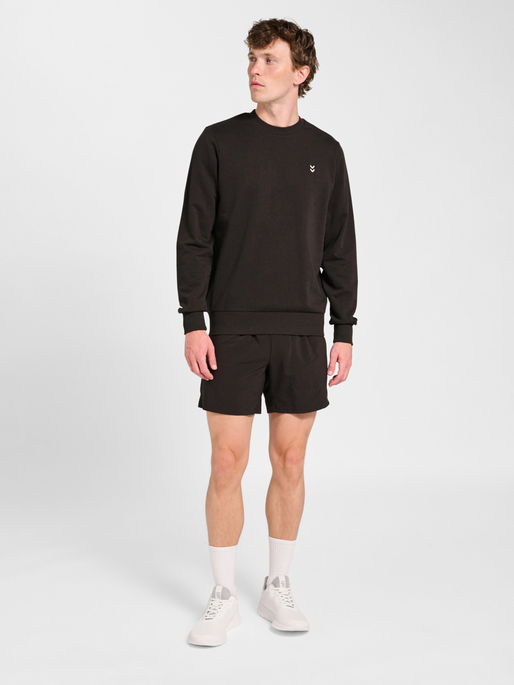 hmlPULSE SWEAT CREWNECK, AFTER DARK, model
