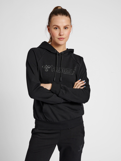 hmlNONI 2.0 HOODIE, BLACK, model