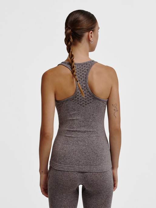 hmlCI SEAMLESS TOP, CHOCOLATE PLUM MELANGE, model