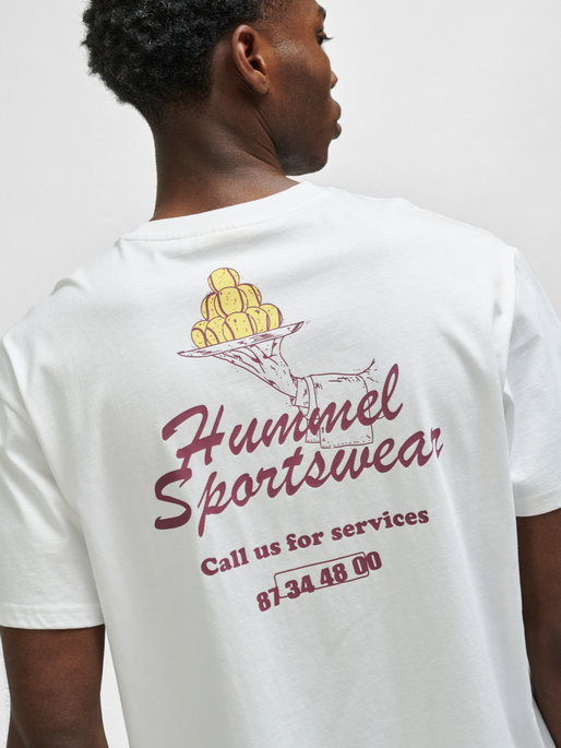 hmlLOOSE T-SHIRT S/S CALL US, WHITE, model