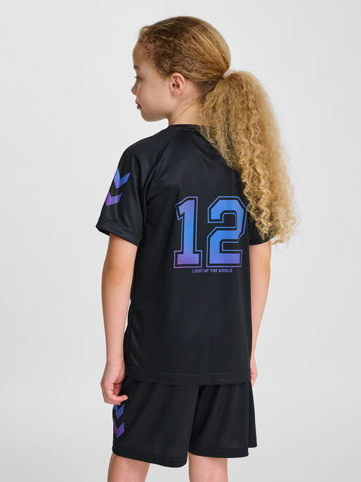 hmlSHIMMER T-SHIRT S/S, BLACK/CAYENNE, model