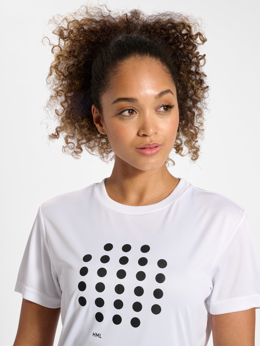 hmlCOURT T-SHIRT S/S WOMAN, WHITE, model