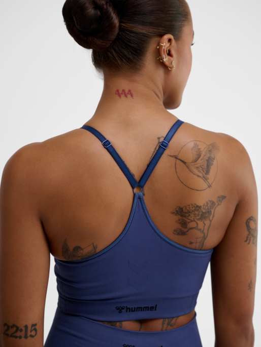 hmlMT DEFINE SEAMLESS PADDED BRA, BLUE INDIGO, model
