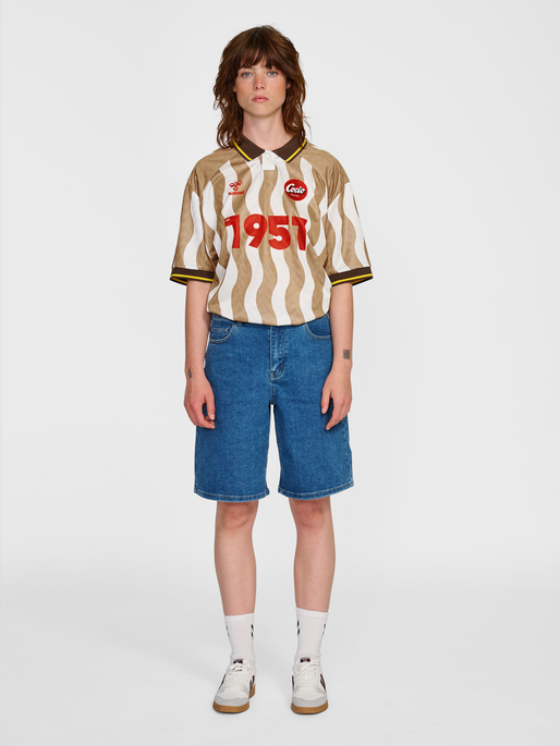 hmlCOCIO LOOSE FB JERSEY S/S, TANNIN, model