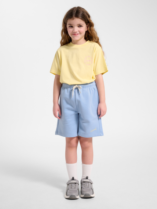 hmlJR SUMMER SWEAT SHORTS, SERENITY, model